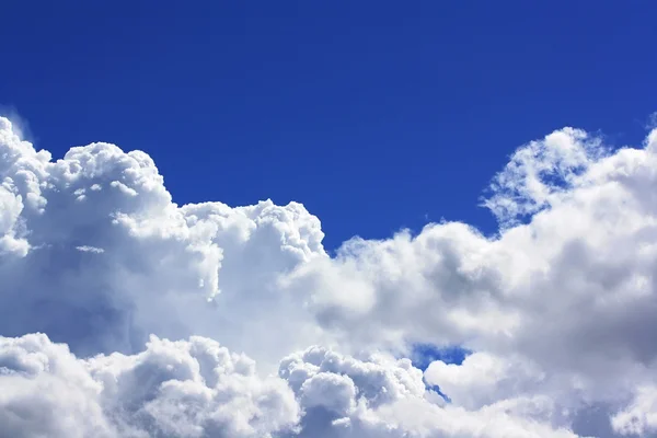 Blue sky with clouds sunny day — Stock Photo, Image