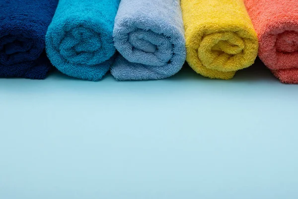 रंगीन कपास तौलिए की संरचना। नरमता और शुद्धता की अवधारणा — स्टॉक फ़ोटो, इमेज