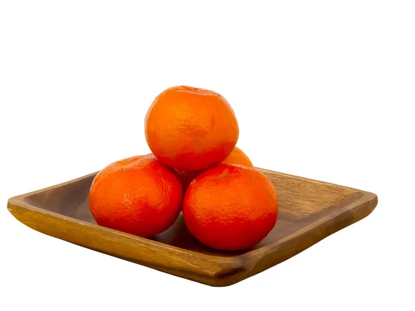 Tangerines sur une assiette en bois — Photo