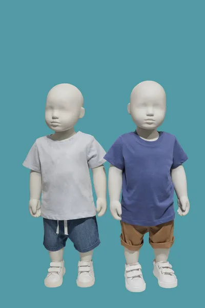 Zwei Bilder Von Kindern Zeigen Schaufensterpuppen Lässiger Kleidung Isoliert Auf — Stockfoto