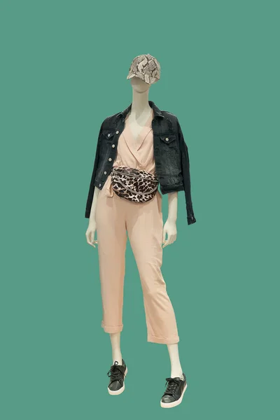 Полная Длина Изображения Женского Манекена Дисплея Модной Одежде Изолированной Зеленом — стоковое фото