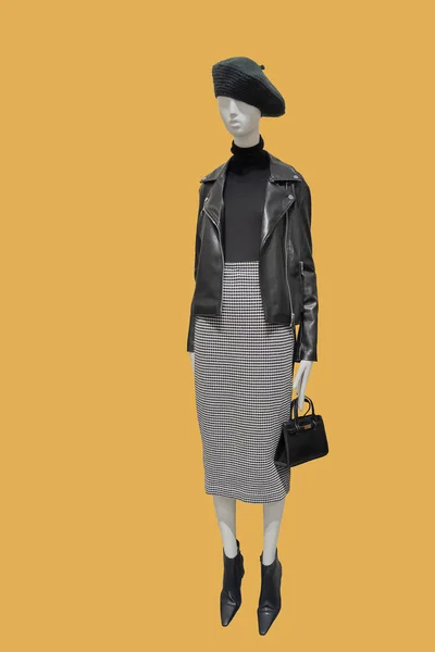 Повнометражне Зображення Жіночого Дисплея Манекен Модному Одязі Ізольовано Жовтому Фоні — стокове фото