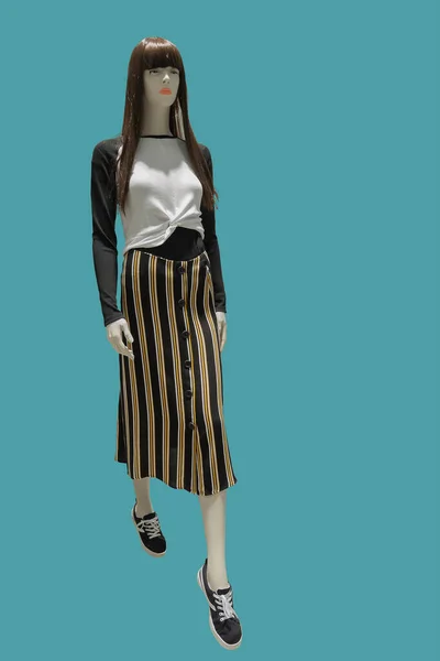Pełna Długość Obraz Manekina Wyświetlacza Kobiet Noszenie Modne Ubrania Izolowane — Zdjęcie stockowe