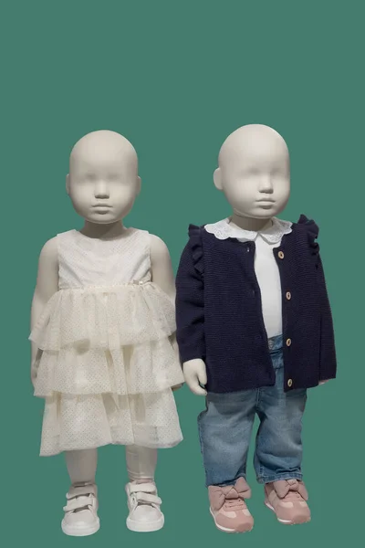 Voller Länge Bild Von Zwei Kindern Schaufensterpuppen Tragen Modische Kleidung — Stockfoto