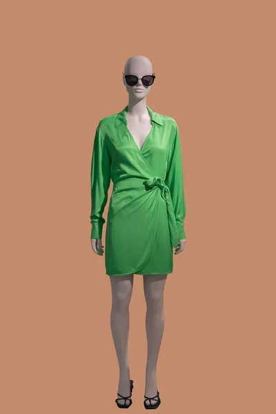 Full Length Image Female Display Mannequin Wearing Elegant Green Dress — 스톡 사진
