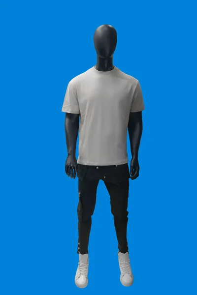 Imagen Completa Maniquí Masculino Con Camiseta Blanca Pantalones Carga Negros — Foto de Stock