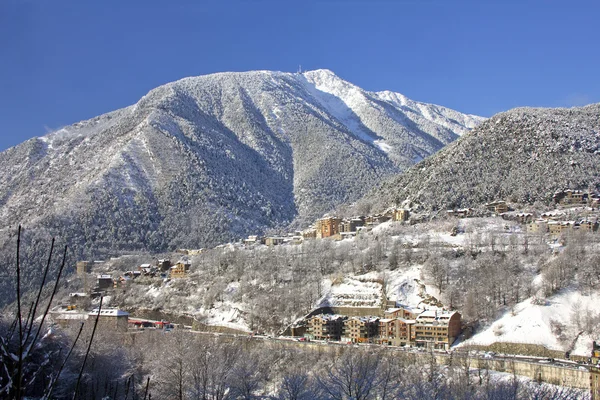 kış manzara pyrenees içinde