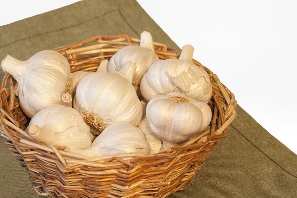 Basket of Pearl Garlics on Green Mat — Stock Photo, Image