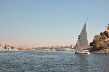 aswan Nil Nehri'nde tekneyle yelken