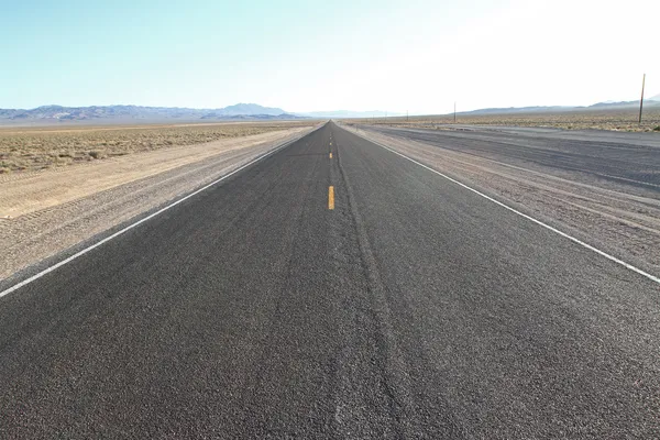 Camino en un desierto — Foto de Stock