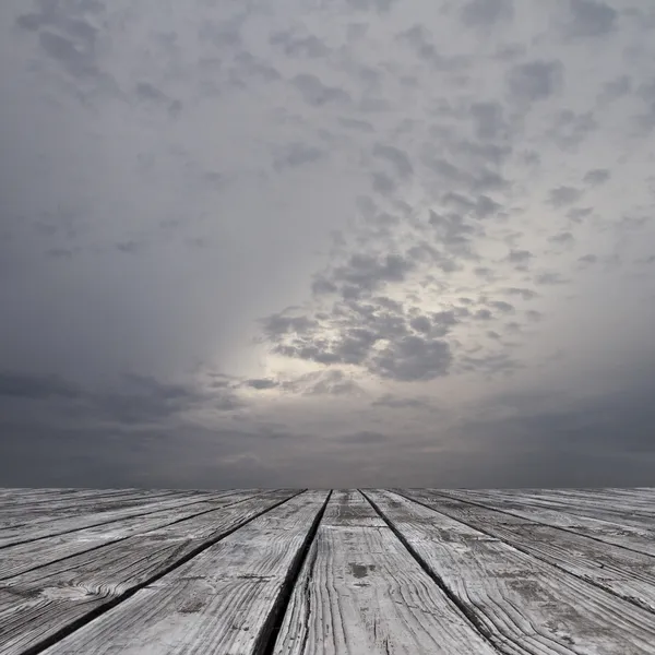 Golvet och dyster sky — Stockfoto