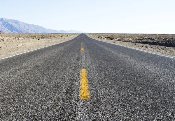 Estrada em um deserto — Fotografia de Stock