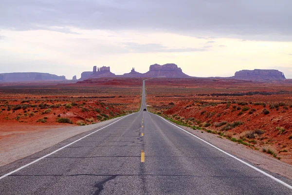 Camino en un desierto — Foto de Stock
