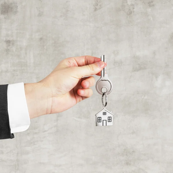 Hand holding key — Stock Photo, Image