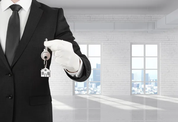 Businessman holding a key — Stock Photo, Image