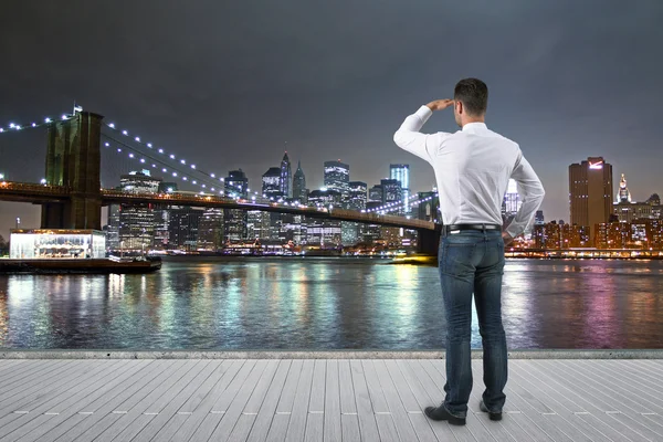 Man standing on pier — Stock Photo, Image