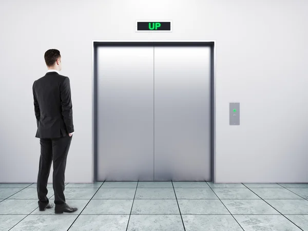 Businessman and elevator — Stock Photo, Image