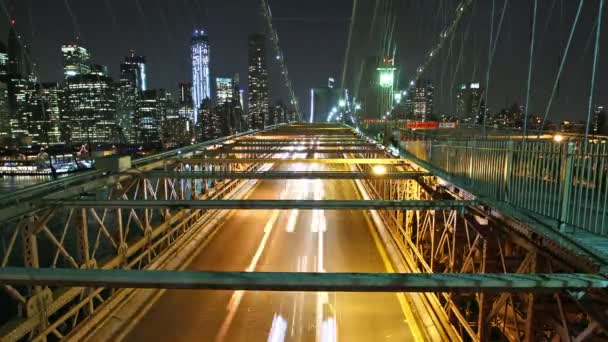 Stadsverkeer op brooklyn bridge — Stockvideo