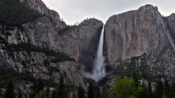 Time lapse of Yosemite Falls — Stock Video