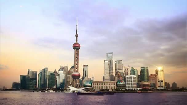 Shanghai pudong skyline vid solnedgången — Stockvideo