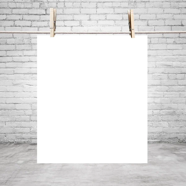 Cartel blanco en pinzas de ropa —  Fotos de Stock