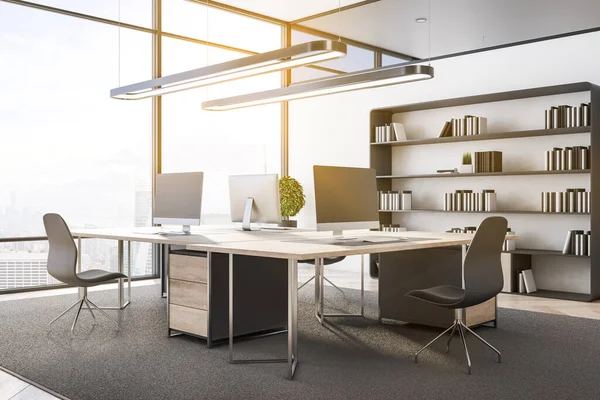 Helles Bürointerieur Mit Ausstattung Möbeln Sonnenlicht Fenster Mit Blick Auf — Stockfoto