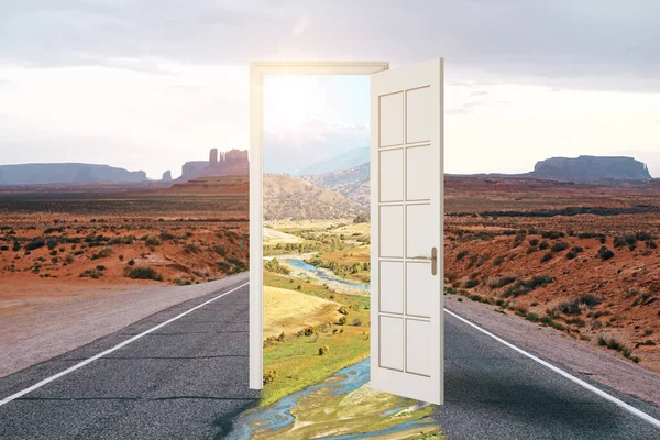 Puerta Abierta Creativa Que Conduce Hermoso Paisaje Concepto Sueño Éxito — Foto de Stock