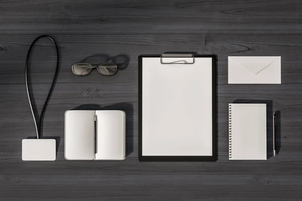 Draufsicht Und Nahaufnahme Leerer Büromaterialien Auf Dunklem Holztisch Klemmbrett Notizblock — Stockfoto