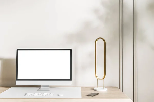 Zbliżenie Kreatywnego Projektanta Pulpitu Pustym Białym Ekranem Komputera Klawiatury Elementów — Zdjęcie stockowe