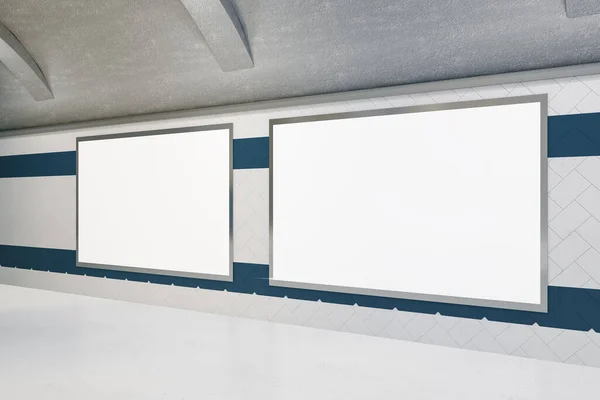 Interior Subterráneo Moderno Con Blanco Blanco Simulan Cartelera Pancartas Comerciales — Foto de Stock