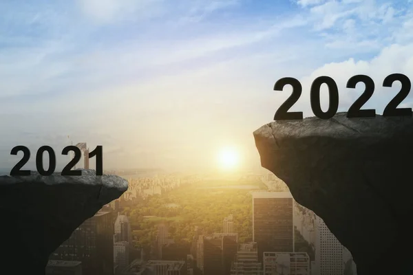 Два Скелі Прогалиною Красивому Небі Міському Фоні Новий Рік 2022 — стокове фото