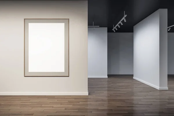 壁に白いモックアップバナーと反射と木製の床とモダンなコンクリート展示ホールのインテリア 美術館のコンセプト 3Dレンダリング — ストック写真