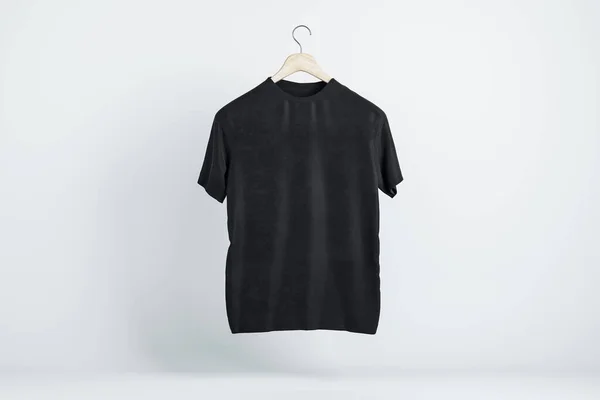 Boş Siyah Modern Tişört Ahşap Askıda Logonuz Için Açık Renkli — Stok fotoğraf