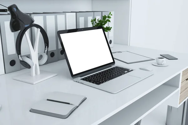 Close Desktop Designer Criativo Com Pastas Estante Tela Laptop Vazio — Fotografia de Stock