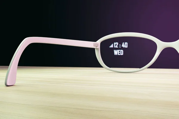 Ahşap Masa Mor Arka Plandaki Artırılmış Gerçeklik Gözlüklerini Kapat Teknoloji — Stok fotoğraf
