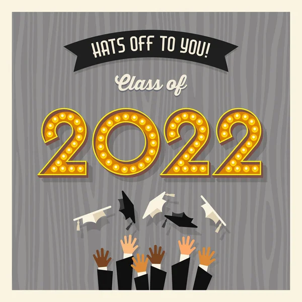 快乐2022年毕业卡设计与老式灯泡标志号码和毕业生扔帽子 矢量说明 — 图库矢量图片