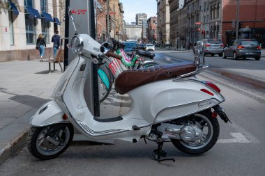 Montreal, Kanada - 2019: Ulaşım ile şehir manzarası