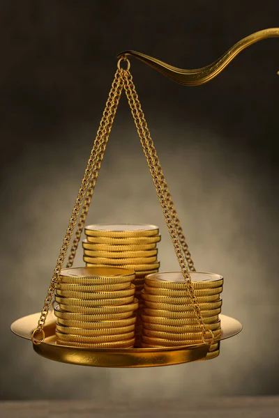 Cost Estimation Concept Stock Gold Coins Scales Rendering — Stock Photo, Image