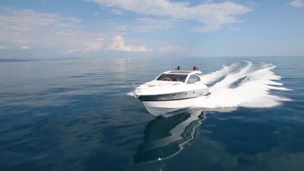 Barco motorizado, yates rio mejor yate italiano — Vídeo de stock