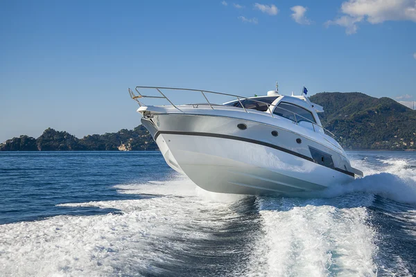 モーター ボートは、リオのヨットの最高のイタリアのヨット — ストック写真