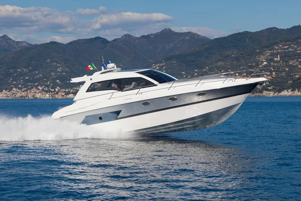 Motorcsónak, jachtok rio legjobb olasz yacht — Stock Fotó