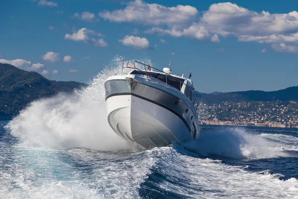 Barco motorizado, yates rio mejor yate italiano — Foto de Stock