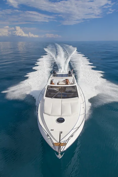 Bateau à moteur, rio yachts meilleur yacht italien — Photo