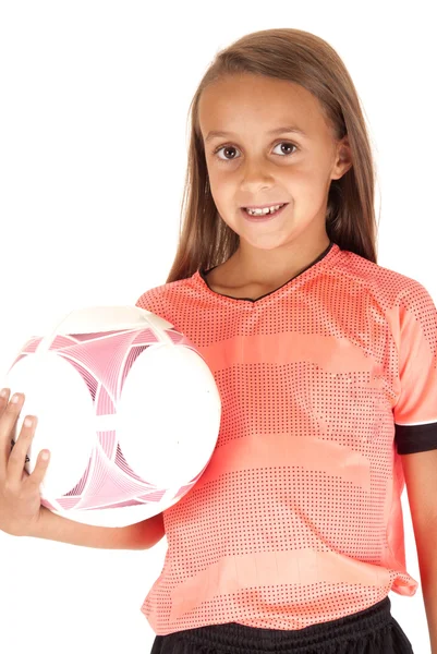 Fiatal lány rózsaszín foci mez gazdaság labda — Stock Fotó