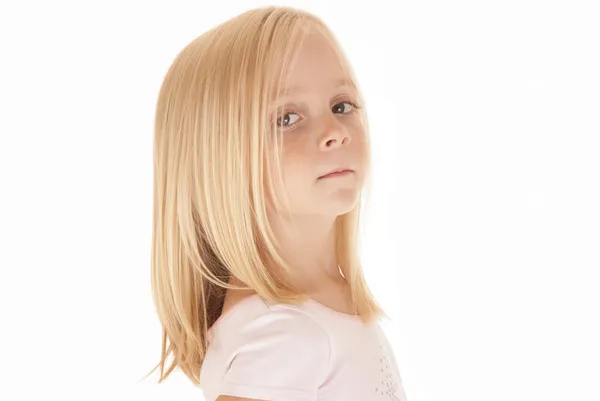 Giovane ragazza bionda con gli occhi marroni guardando sopra la spalla a c — Foto Stock