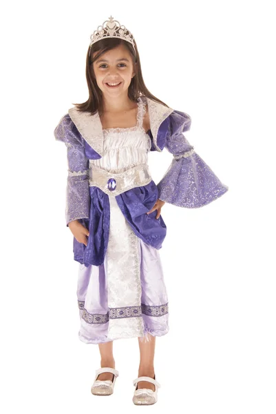 Carino bambina in un abito da principessa viola con tiara — Foto Stock