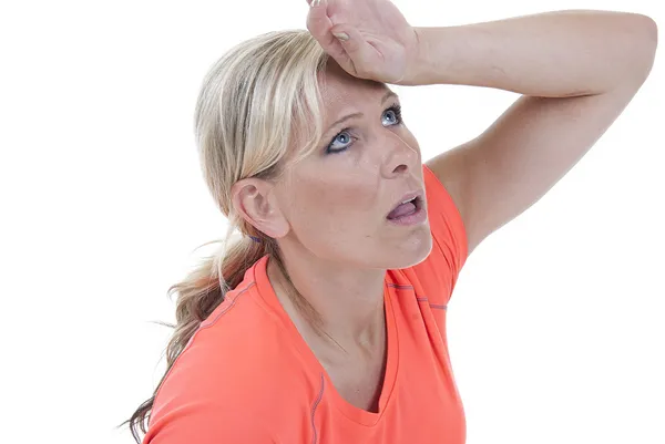Attraktiv blond modell i orange skjorta såg trött efter jobbet — Stockfoto