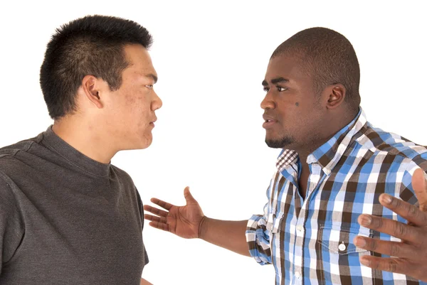 Hermanos étnicos teniendo una discusión con miradas enojadas en cada oth —  Fotos de Stock