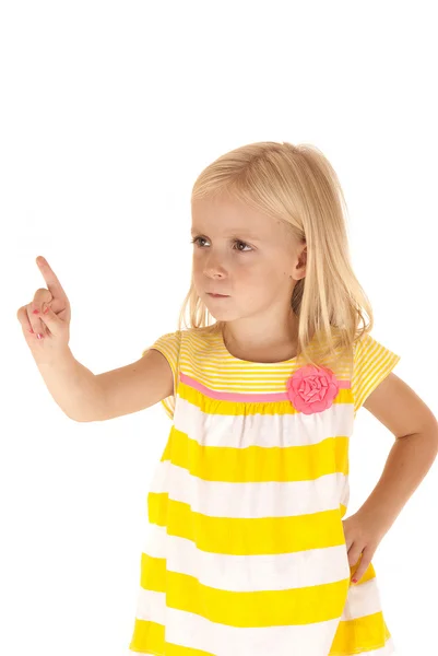 Niña joven con la mano en la cadera señalando su dedo en una bolsa — Foto de Stock