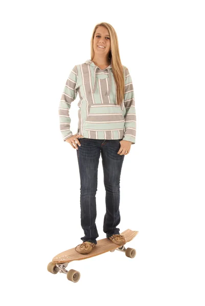Woman on skate board with hands in pockets — Stock Photo, Image